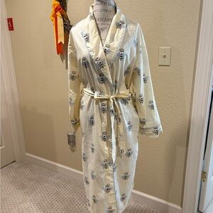 Elegant Cream Bee Patterned Women's Robe
